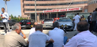 CHP'li Muhaliflerden Genel Merkez Önünde Oturma Eylemi