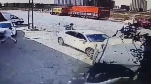 Başakşehir'de Hafriyat Kamyonu Dehşeti Başakşehir'de Hafriyat Kamyonu Dehşeti