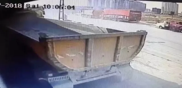 Başakşehir'de Hafriyat Kamyonu Dehşeti Başakşehir'de Hafriyat Kamyonu Dehşeti