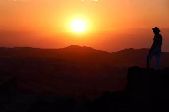 Binlerce Turist Kapadokya'da Gün Batımı Keyfini Yaşıyor