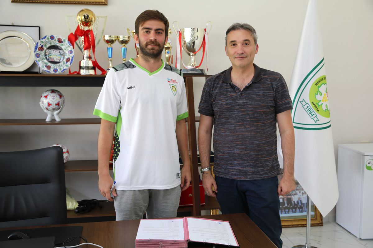 Büyükşehir'de Zafer Sezer Alp İle Sözleşme Yenilendi