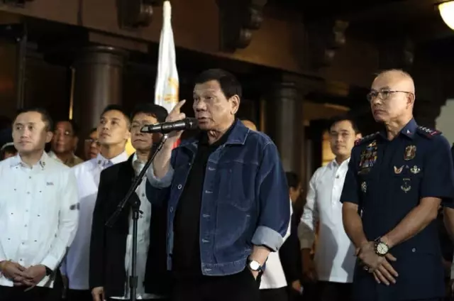 Duterte'den Kötü Polislere Tehdit Duterte'den Kötü Polislere Tehdit