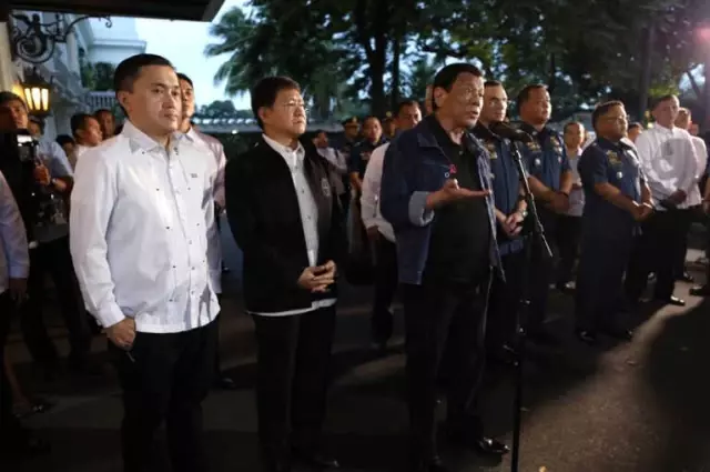 Duterte'den Kötü Polislere Tehdit Duterte'den Kötü Polislere Tehdit