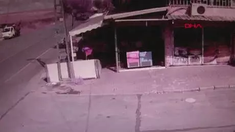 Ek Bilgi ve Fotoğrafla // Başakşehir'de Ehliyetsiz Sürücü Hafriyat Kamyonuyla Dehşet Saçtı Ek Bilgi ve Fotoğrafla // Başakşehir'de Ehliyetsiz Sürücü Hafriyat Kamyonuyla Dehşet Saçtı