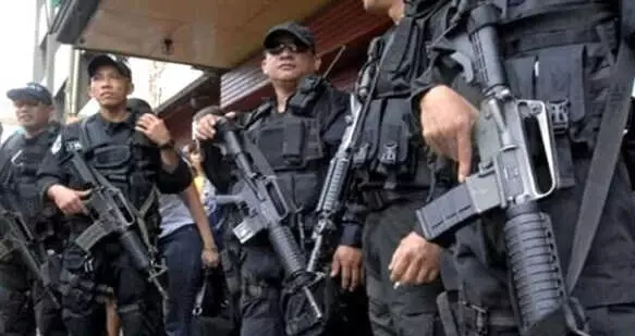 Filipinler Devlet Başkanı Duterte, Suça Karışan Polisleri Ölümle Tehdit Etti Filipinler Devlet Başkanı Duterte, Suça Karışan Polisleri Ölümle Tehdit Etti