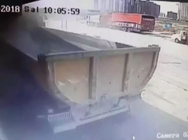 İstanbul'da Hafriyat Kamyonu Dehşeti İstanbul'da Hafriyat Kamyonu Dehşeti