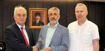 Samsun-Sinop Veteriner Hekimler Odasından Rektör Bilgiç'e Plaket