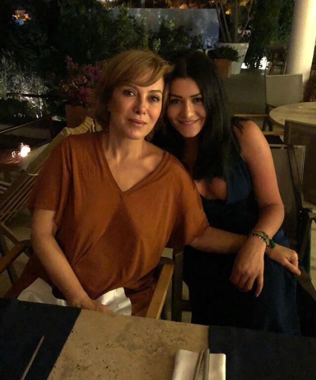 Sevgilisiyle Karakolluk Olan Deniz Çakır'ın Göğüs Dekolteli Paylaşımına Beğeni Yağdı