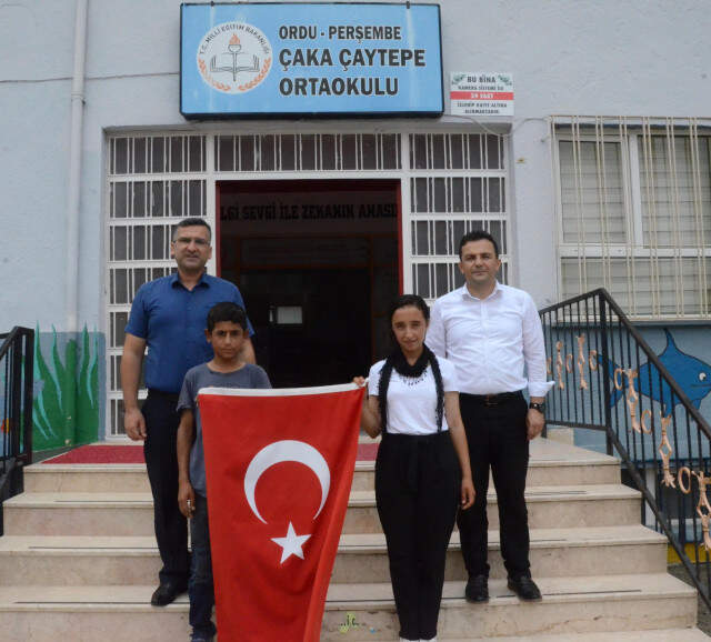 Siirtli Mevsimlik Tarım İşçisi Çocuklar, Türk Bayrağını Defalarca Öptüler