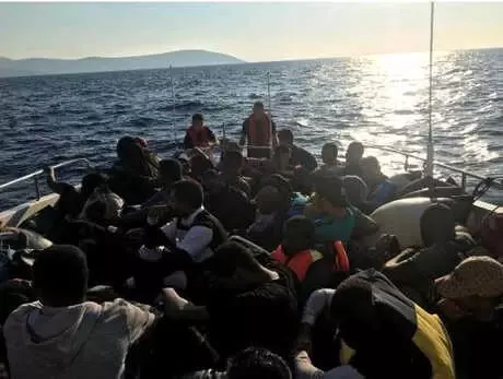 Alaçatı Açıklarında 45 Kaçak Yakalandı