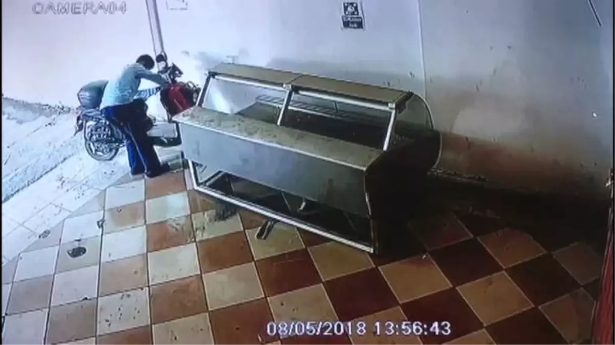 Batman'da Motosiklet Hırsızlığı Güvenlik Kamerasında