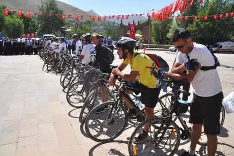 Bitlis'in Düşman İşgalinden Kurtuluşunun 102'nci Yılı Kutlandı Bitlis'in Düşman İşgalinden Kurtuluşunun 102'nci Yılı Kutlandı