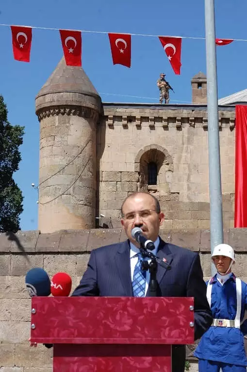 Bitlis'in Düşman İşgalinden Kurtuluşunun 102'nci Yılı Bitlis'in Düşman İşgalinden Kurtuluşunun 102'nci Yılı