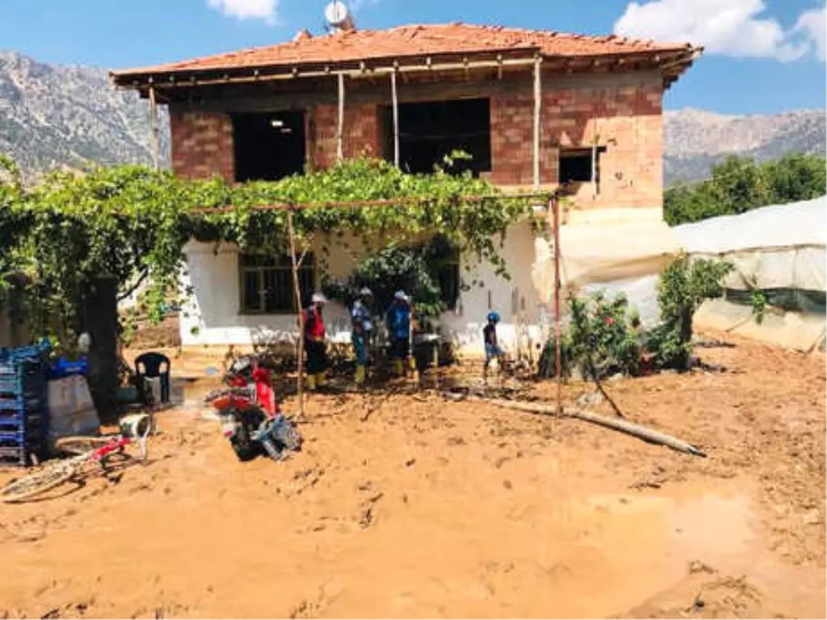 Elmalı Belediye Başkanı Öztekin: 2 Metre Çamura Battık