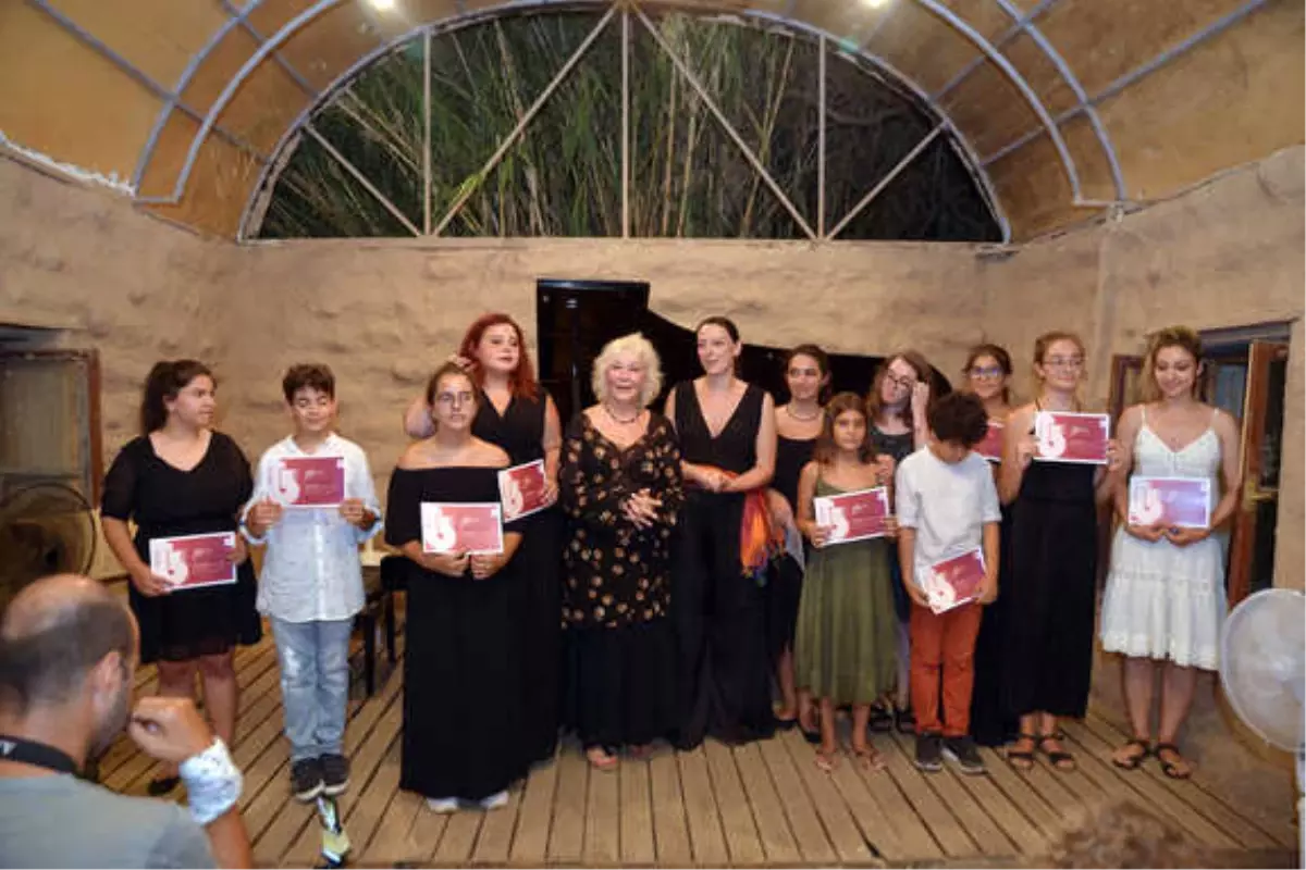 Genç Viyolonselciler Gümüşlük'te Konser Verdi