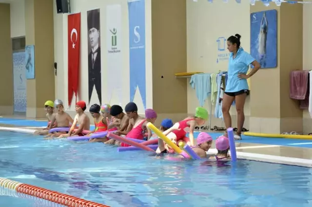 Kırsaldaki Çocukların Havuz Keyfi