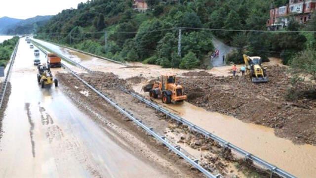 Ordu Daki Sel Nedeniyle Kamyon Otobus Ve Tir Larin Kentten Gecisleri Yasaklandi Samsun
