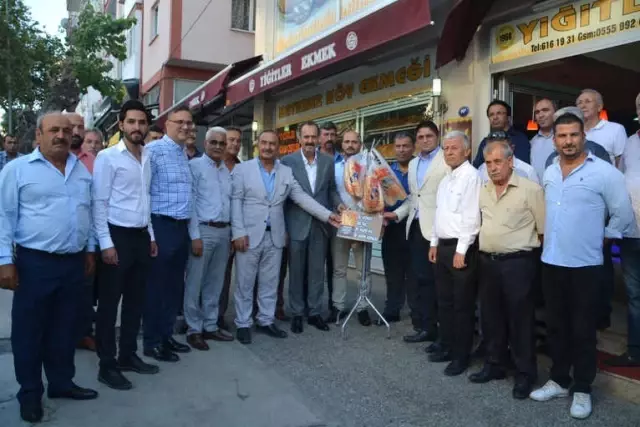 Askıda Ekmek' Kampanyasına Bir Destekte MHP Aliağa'dan