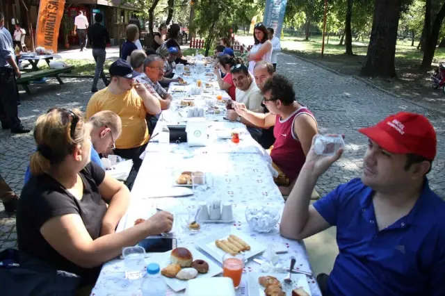 Engelli Öğrenciler ve Aileleri Aynı Kafede Çalışacak