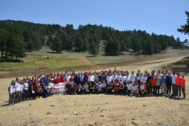 Milli Takım Seçmeleri Gediz Muratdağı Termal Kayak Merkezi'nde Yapıldı Milli Takım Seçmeleri Gediz Muratdağı Termal Kayak Merkezi'nde Yapıldı