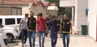 Suriyeliler ile Iraklılar Birbirine Girdi... Adana'da Takılı Kalan Korna Cinayeti