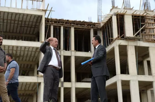 Vali Azizoğlu İnşaatları İnceledi Vali Azizoğlu İnşaatları İnceledi