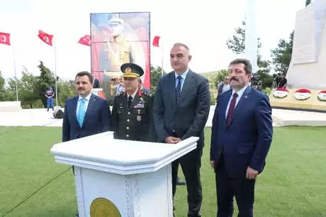 Anafartalar Zaferi'nin 103'üncü Yıl Dönümü Kutlandı Anafartalar Zaferi'nin 103'üncü Yıl Dönümü Kutlandı