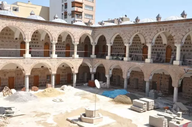 Arınç, Kapatılan Fetö'nün Öğrenci Yurdundaki Yenileme Çalışmalarını İnceledi