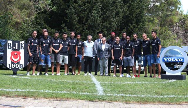 Beşiktaşlı Futbolculara Yeni Araçları Teslim Edildi