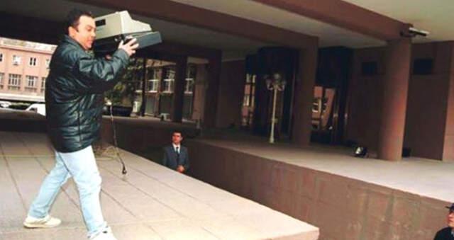 Ecevit'e Yazar Kasa Fırlatan Vatandaş, Bugünkü Mevcut Tabloyu Yorumladı