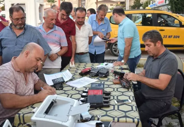 İzmir'deki Taksiler Yüzde 20 Zamla Yolcu Alımına Başladı