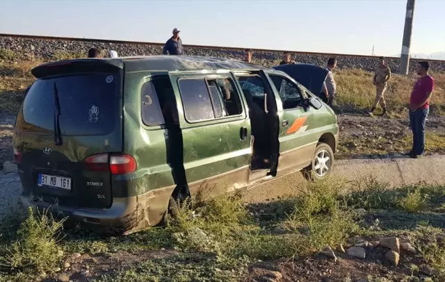 Kahramanmaraş'ta Hafif Ticari Araç Devrildi: 12 Yaralı
