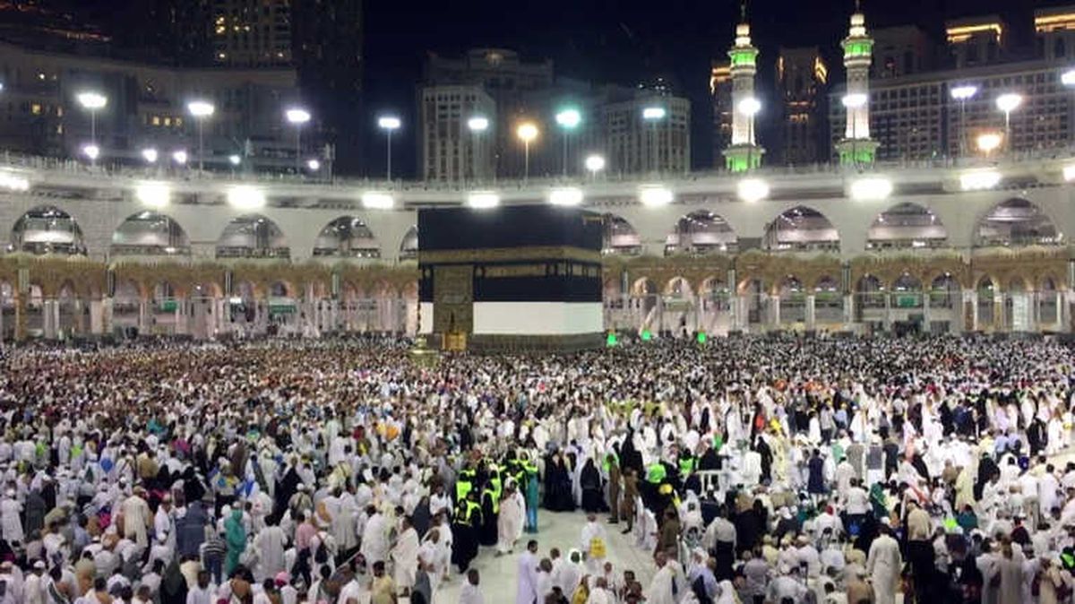 Milyonlarca Müslüman Kabe'ye Akın Ediyor