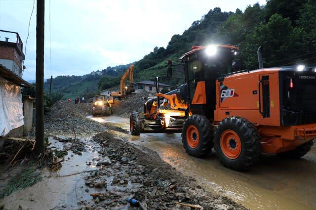 Ordu'nun Ardından Rize'yi Vuran Sel Hayatı Felç Etti, Vatandaşlar Heyelanda Mahsur Kaldı