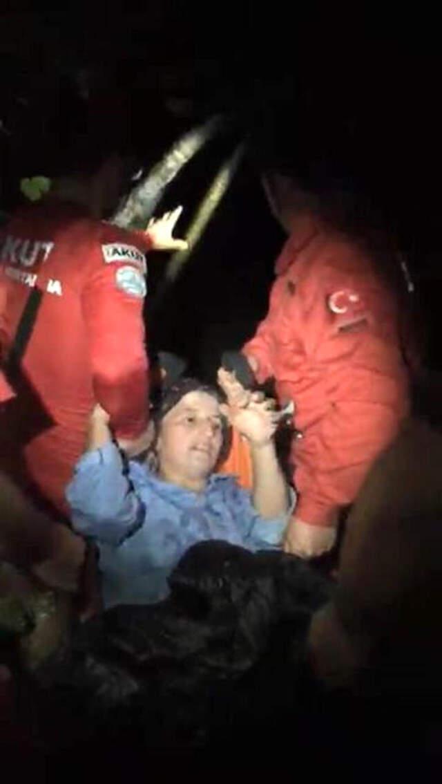 Ordu'nun Ardından Rize'yi Vuran Sel Hayatı Felç Etti, Mahsur Kalan Vatandaşlar Kurtarıldı