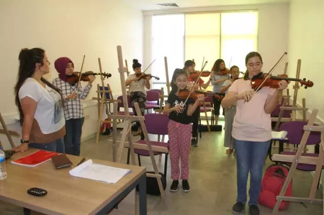 Sarıgöl Gençlik Merkezi'nde Kurslar Başladı