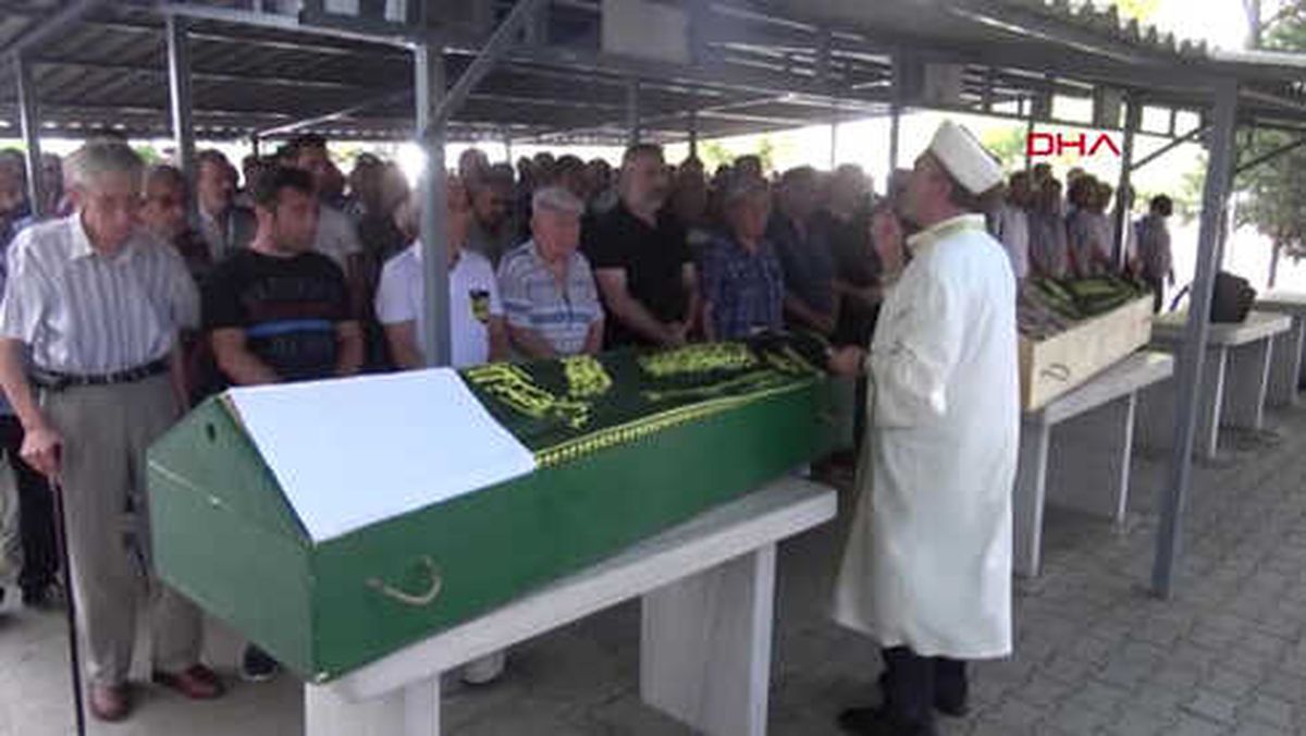 Tekirdağ Kazada Ölen Emekli Öğretmenler Çift Toprağa Verildi