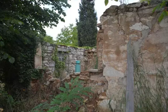 Yesari Baba Türbesindeki Bakımsızlık Tepki Çekiyor Yesari Baba Türbesindeki Bakımsızlık Tepki Çekiyor