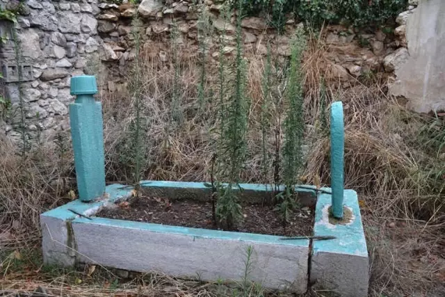 Yesari Baba Türbesindeki Bakımsızlık Tepki Çekiyor Yesari Baba Türbesindeki Bakımsızlık Tepki Çekiyor