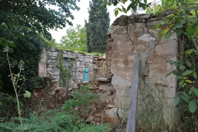 Yesari Baba Türbesindeki Bakımsızlık Tepki Çekiyor Yesari Baba Türbesindeki Bakımsızlık Tepki Çekiyor