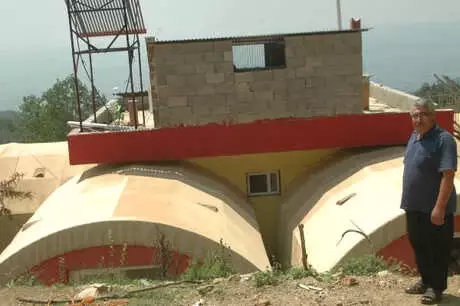 Yol Yapım İşçisi, Şantiyeden Esinlenip Bu Evi Yaptı