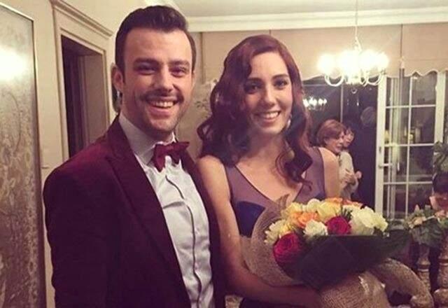 İstanbullu Gelin'in Fikret'i Salih Bademci, Eşi İmer Özgün Evliliklerinin Birinci Yılında Dudak Dudağa Görüntülendi