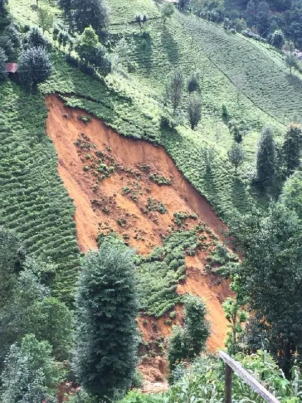 Rize�de 332 Noktada Sel ve Heyelan Meydana Geldi, 56 Ev Boşaltıldı