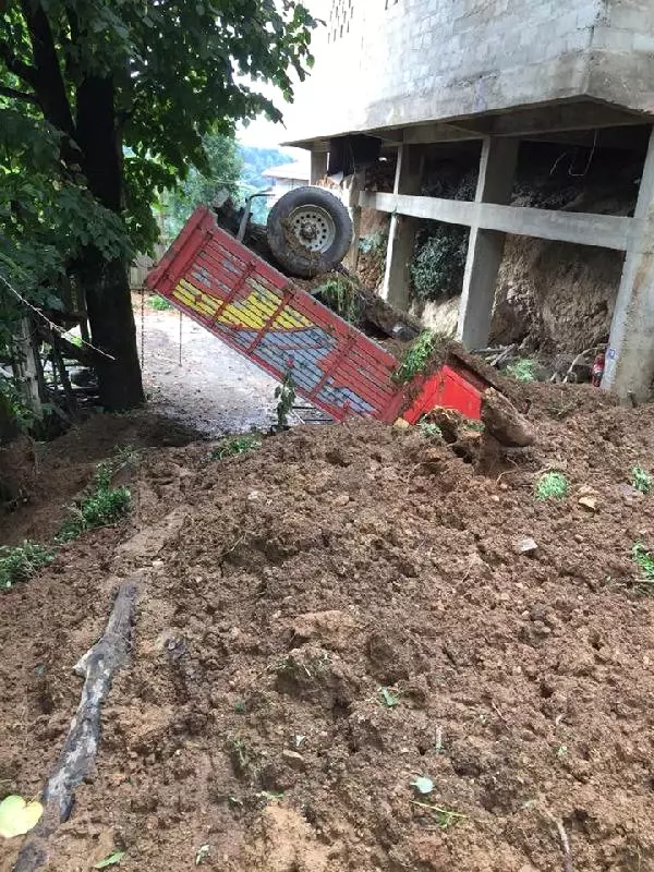 Rize�de 332 Noktada Sel ve Heyelan Meydana Geldi, 56 Ev Boşaltıldı