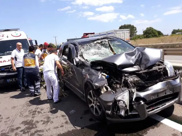 Sakarya'da Trafik Kazası: 2'si Çocuk 3 Yaralı