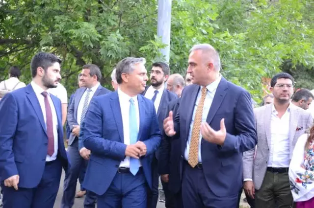 Uysal, Bakan Ersoy'u '3'üncü Kaleiçi Old Town Festivali'ne Davet Etti Uysal, Bakan Ersoy'u '3'üncü Kaleiçi Old Town Festivali'ne Davet Etti