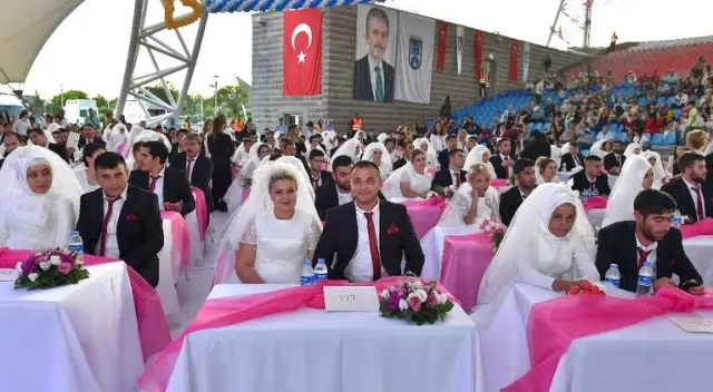 Ankara Büyükşehir'den 218 Çifte Düğün Şöleni Ankara Büyükşehir'den 218 Çifte Düğün Şöleni
