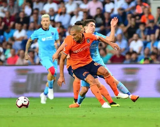 Başakşehir, Trabzonspor'u 2 Golle Geçti
