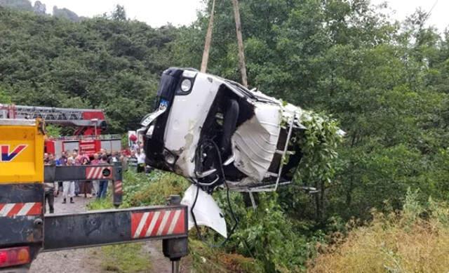 Giresun'da, Mevsimlik Fındık İşçilerini Taşıyan Minibüs Uçuruma Yuvarlandı: 3 Ölü, 12 Yaralı