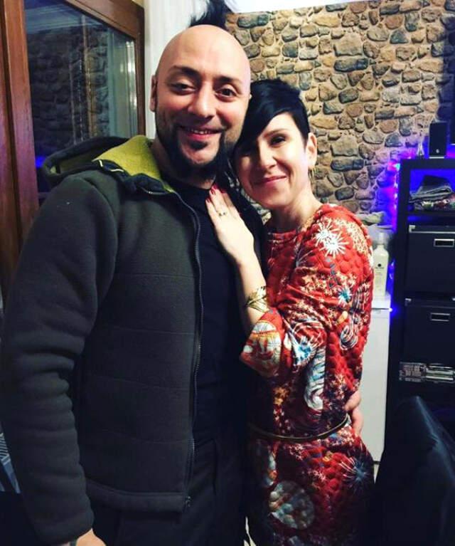 Hayko Cepkin 15 Yıllık Sevgilisi İle Sessiz Sedasız Evlendi
